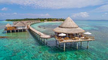  Furaveri Island Resort & Spa