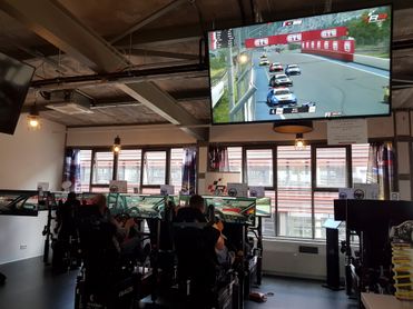 Virtuell Rennen fahren im Raceroom Böblingen