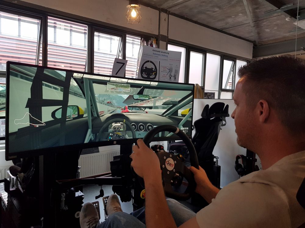 Virtuell Rennen fahren im Raceroom Böblingen