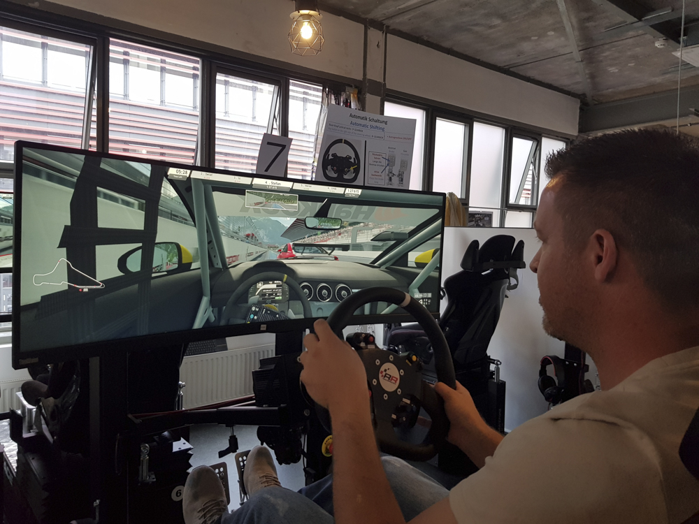 Virtuell Rennen fahren im Raceroom Böblingen